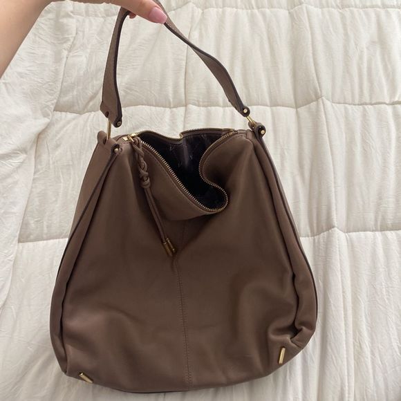 Vince Camuto Handbags - 𝅺Vince Camuto Purse